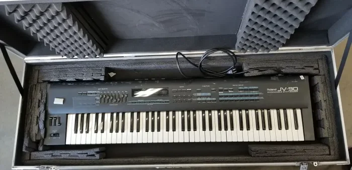 B-Stock: Roland JV-90 Expandable Synthesizer – USED / STORE DEMO