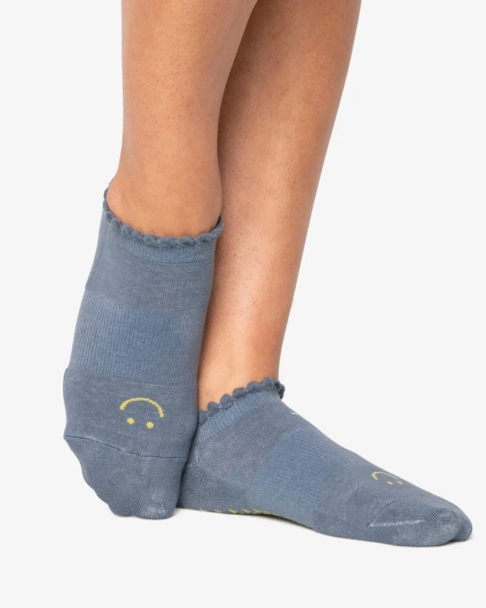 Women’s Happy Full Foot Grip Sock: Blue Dust / M/L